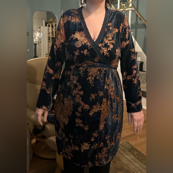 NWT Anthropologie women’s wrap dress - Picture 6 of 7